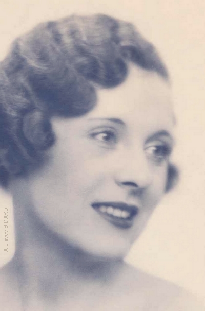 CARTLAND Barbara jeune Librairie des Archives BIDARD.jpg (108081 octets)