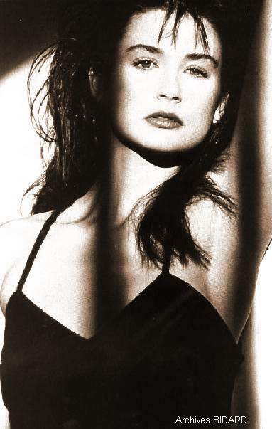 demi moore-sepia.jpg (30018 octets)